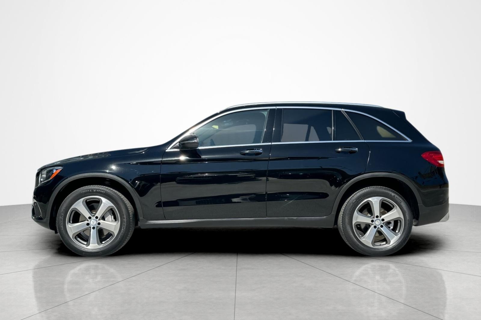 Used 2017 Mercedes-Benz GLC 300 image 2