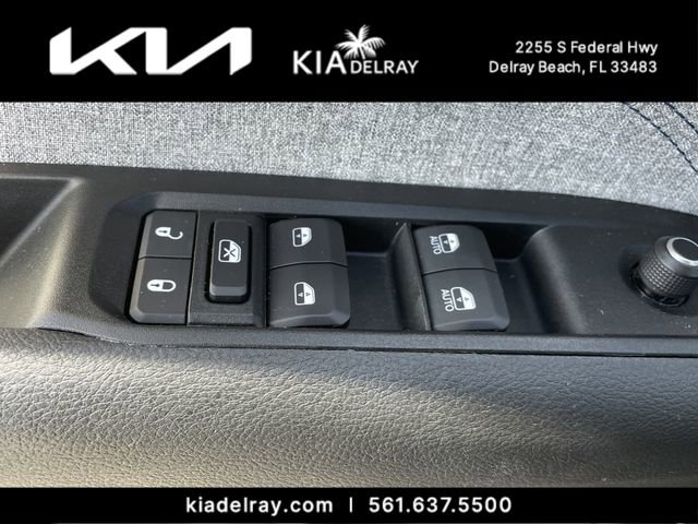 Used 2022 Jeep Compass Latitude w/ Sun and Sound Group image 17