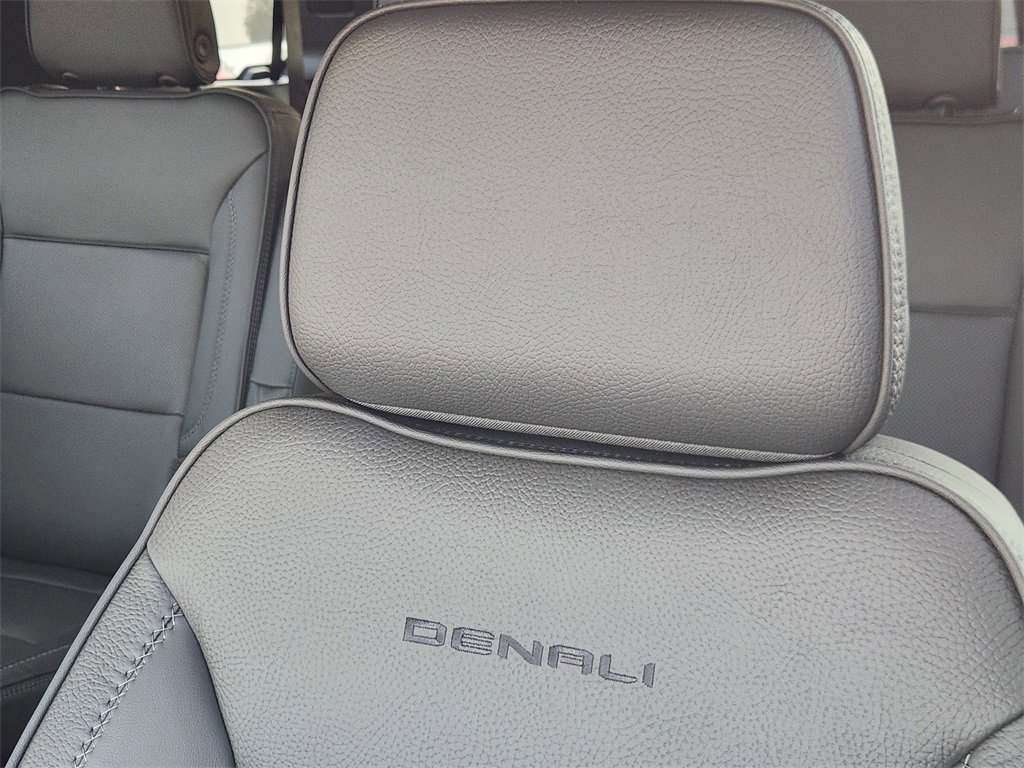 New 2026 GMC Yukon Denali w/ Sun & Power Step Package image 17