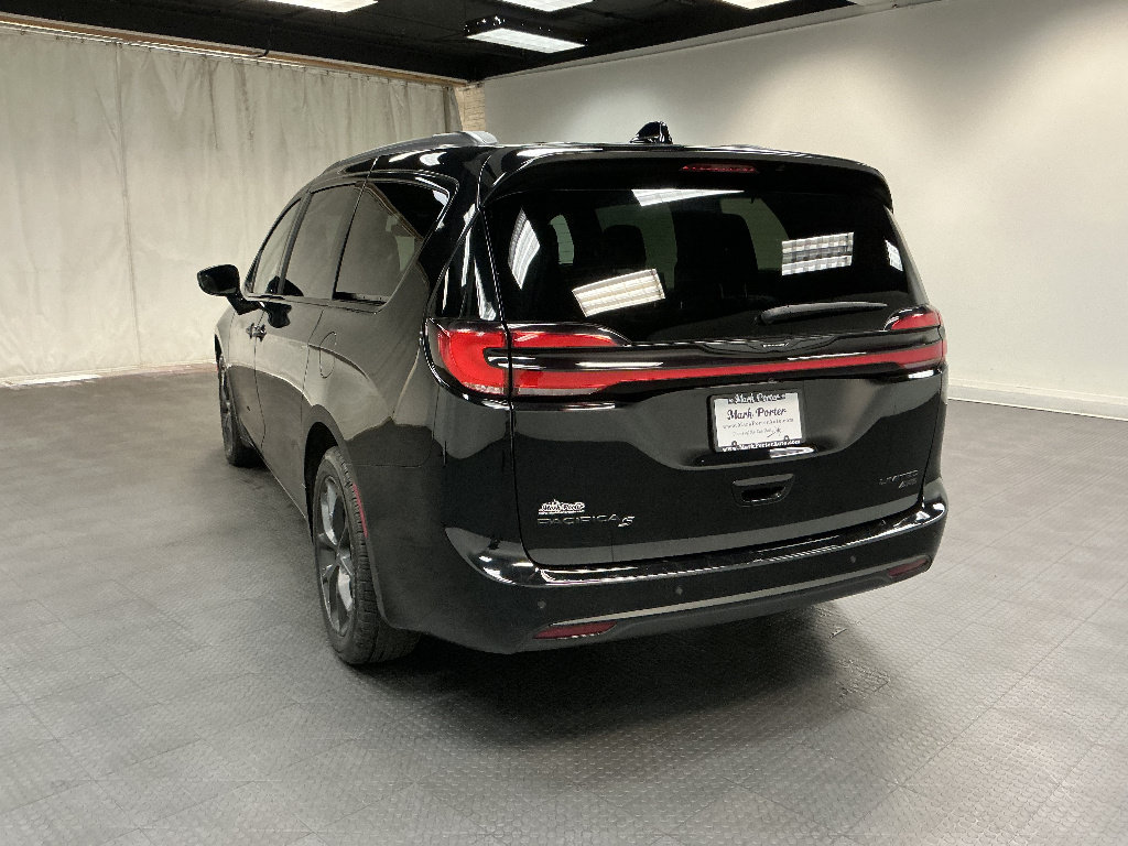 Used 2024 Chrysler Pacifica Limited w/ S Appearance Package AWD/4WD image 3