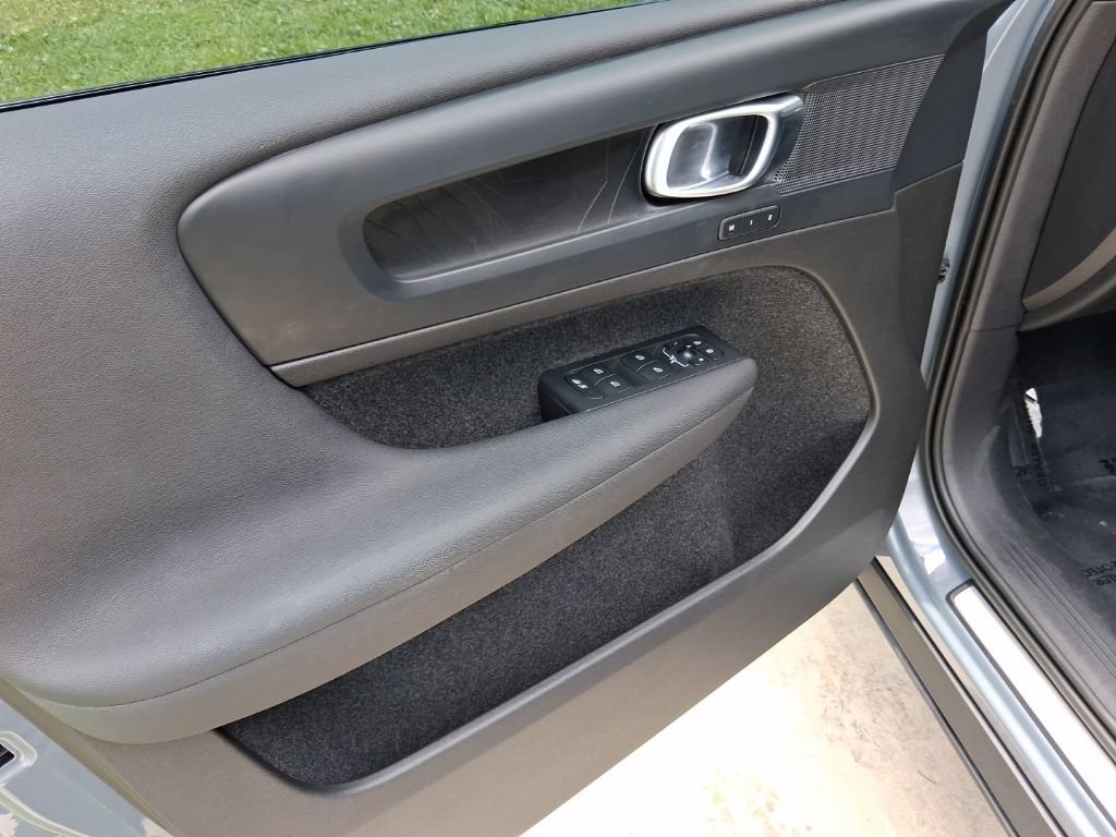 Certified 2023 Volvo XC40 Recharge Core AWD/4WD image 14