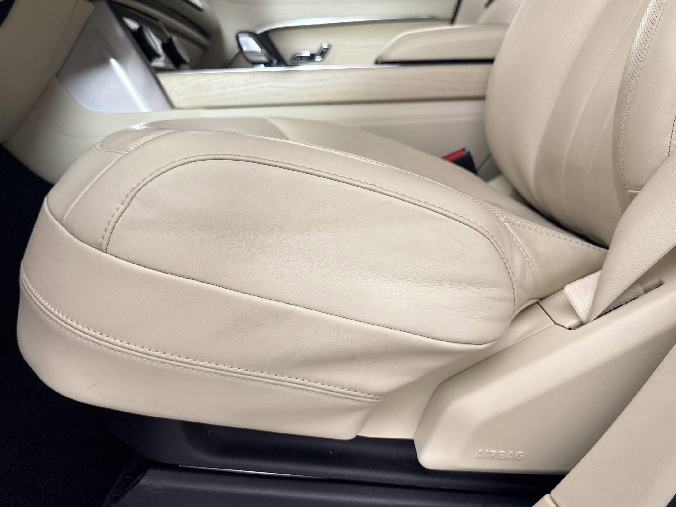 Used 2023 Land Rover Range Rover SE image 12