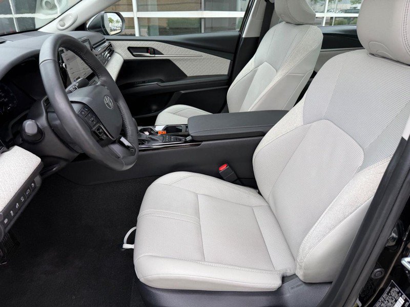 Used 2025 Toyota Camry XLE w/ Premium Plus Package AWD/4WD image 16