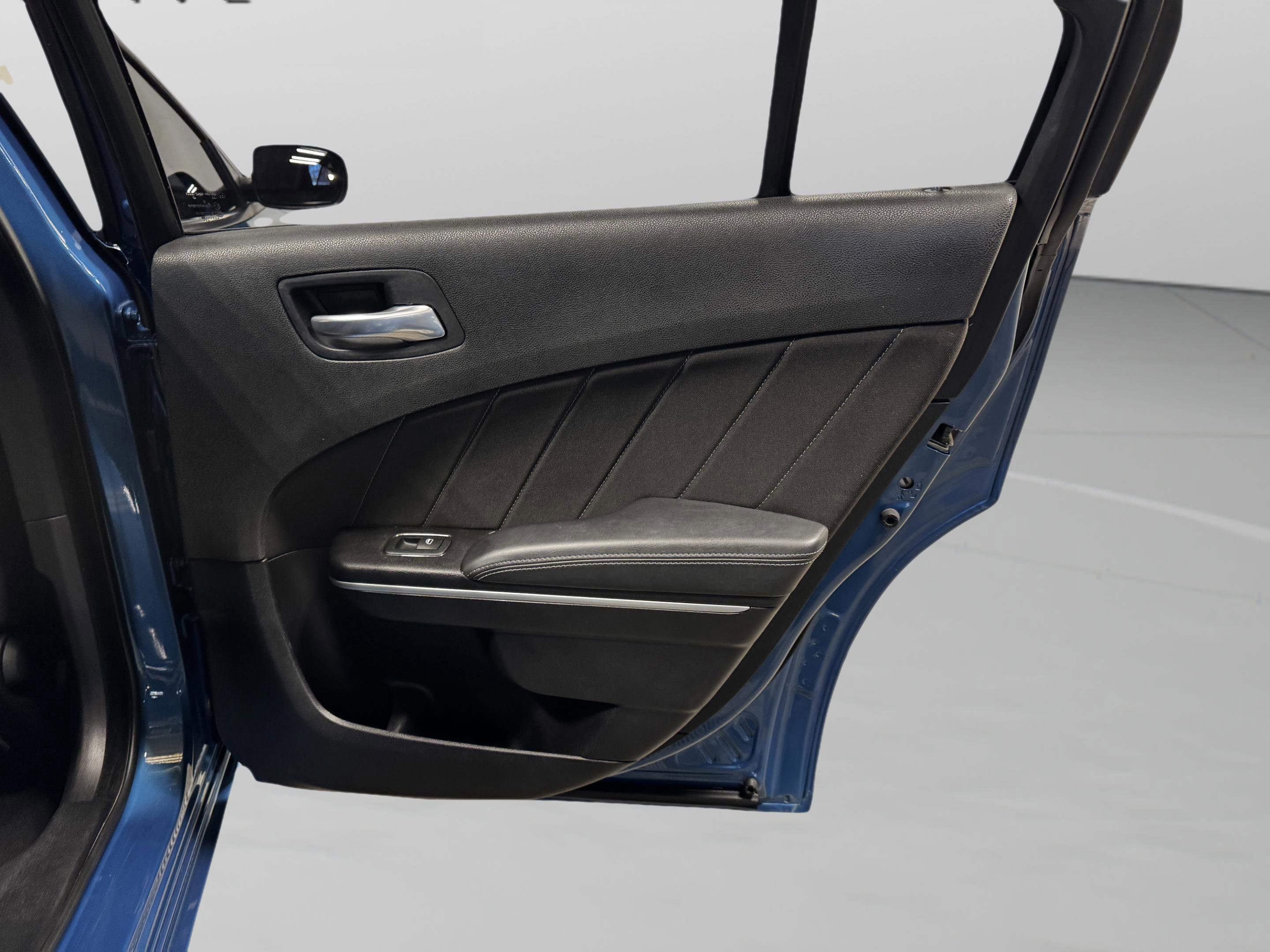 Used 2022 Dodge Charger SXT w/ Driver Convenience Group image 36