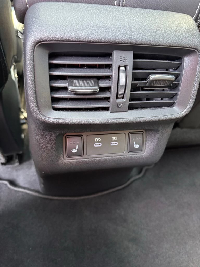 Used 2025 Nissan Murano Platinum AWD/4WD image 19