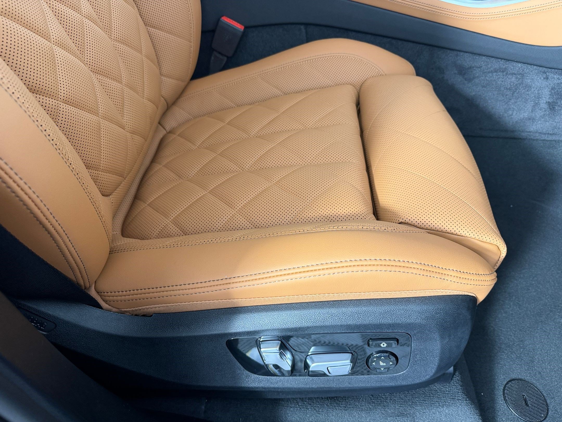 New 2026 BMW X5 xDrive50e w/ Executive Package image 34