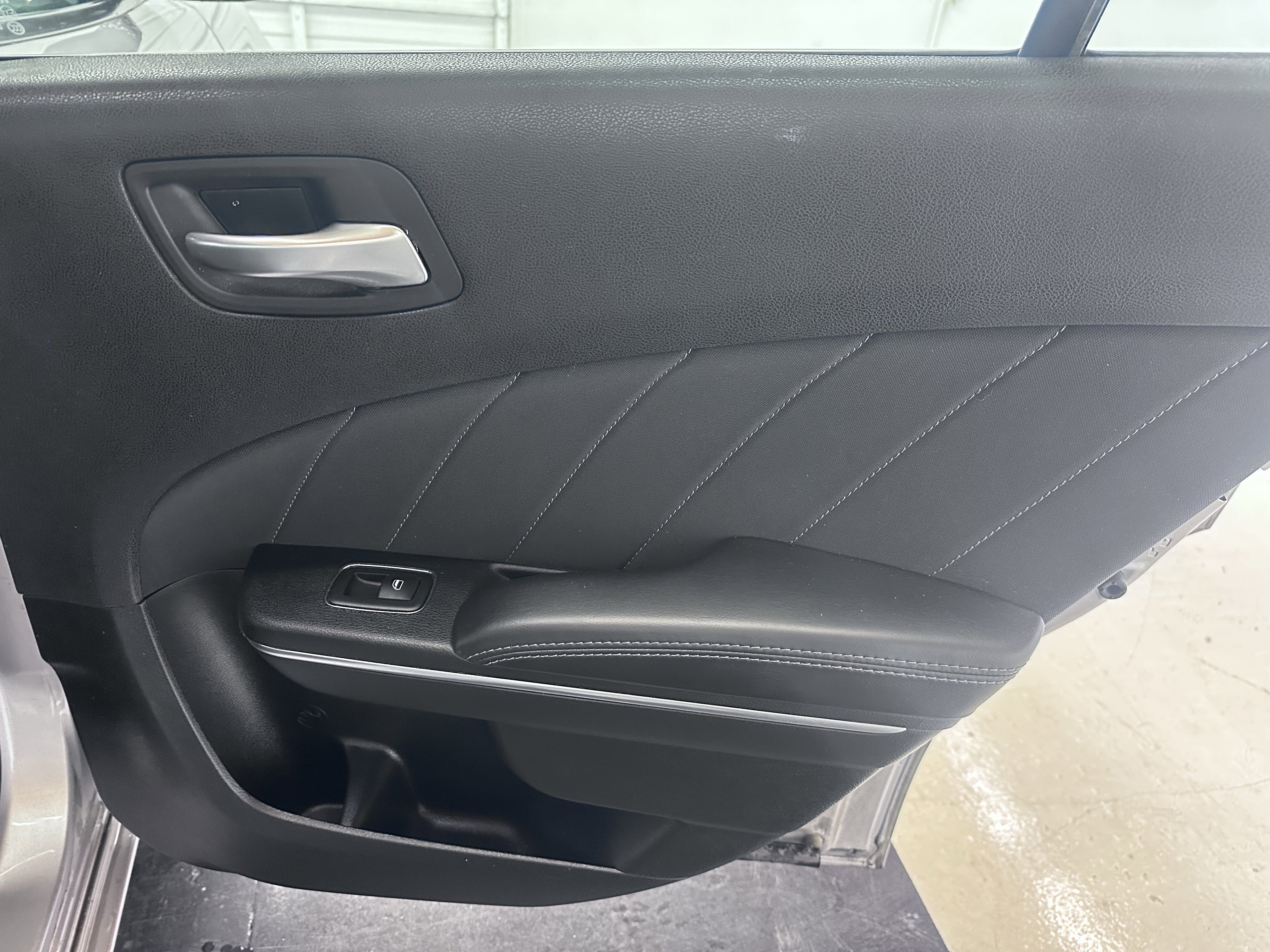 Used 2016 Dodge Charger R/T RWD image 29