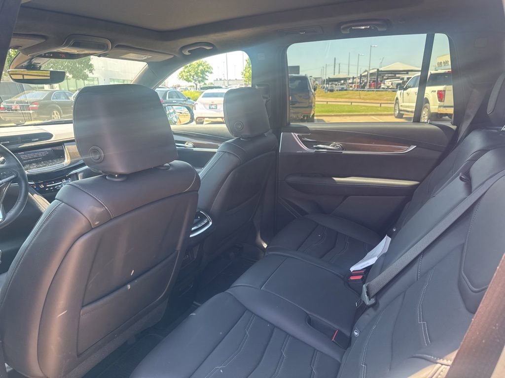 Used 2025 Cadillac XT6 Premium Luxury w/ Platinum Package AWD/4WD image 9