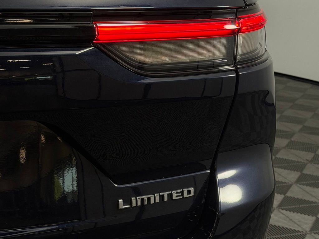 Used 2023 Jeep Grand Cherokee Limited RWD image 12