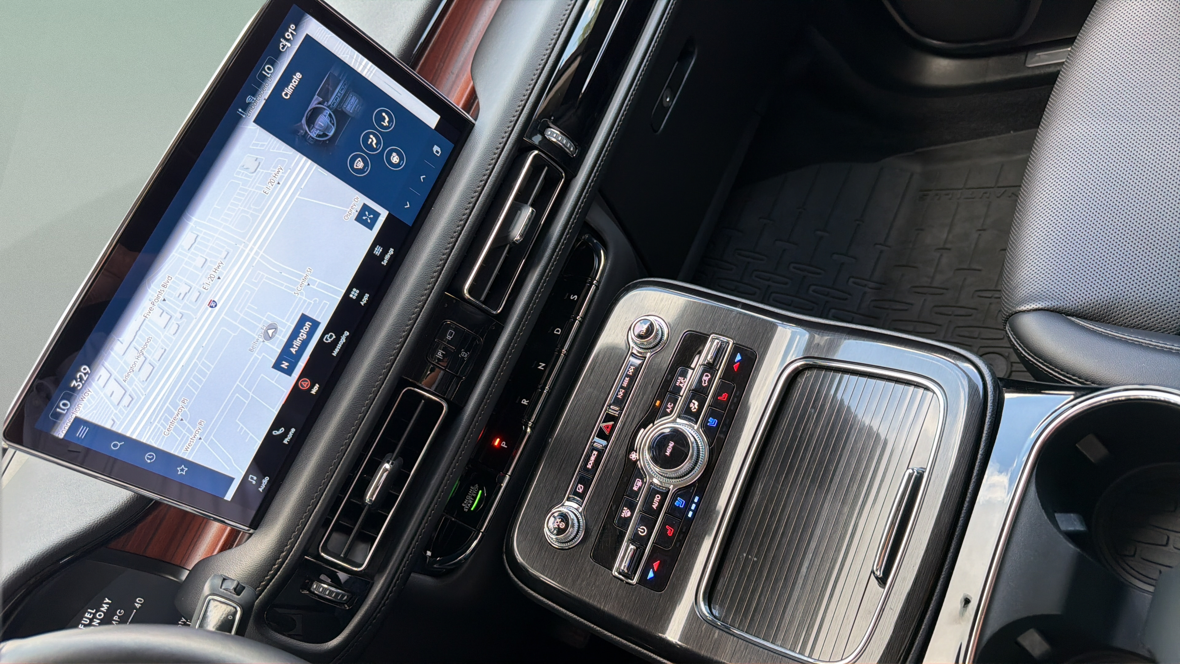Used 2023 Lincoln Nautilus Reserve AWD/4WD image 23
