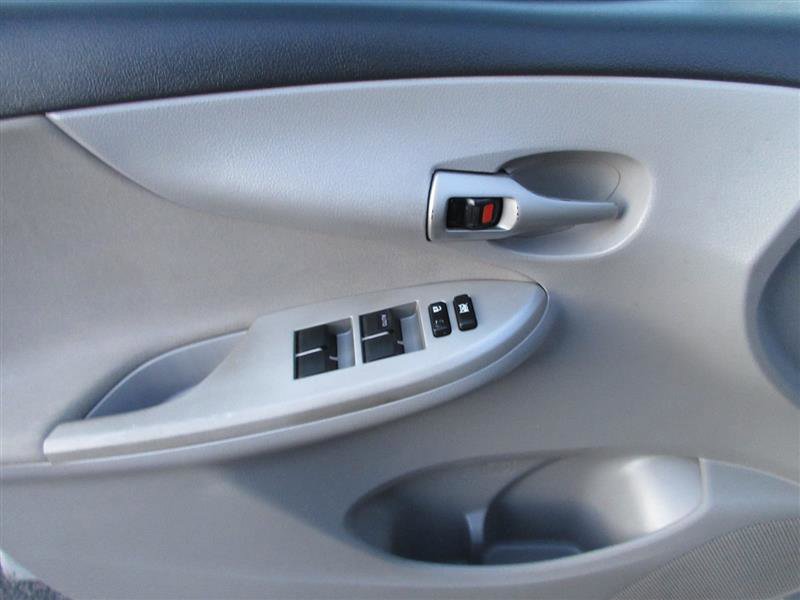 Used 2013 Toyota Corolla LE image 8