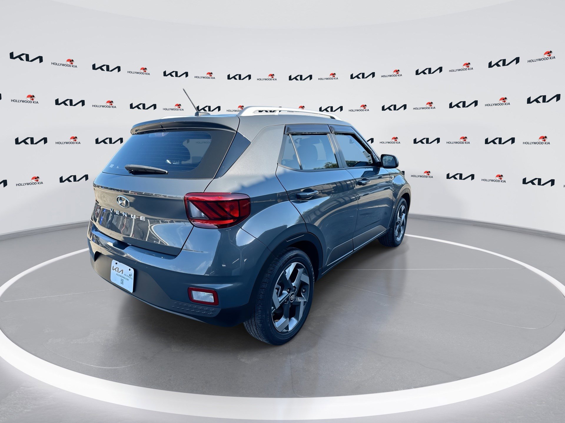 Used 2024 Hyundai Venue SEL image 8