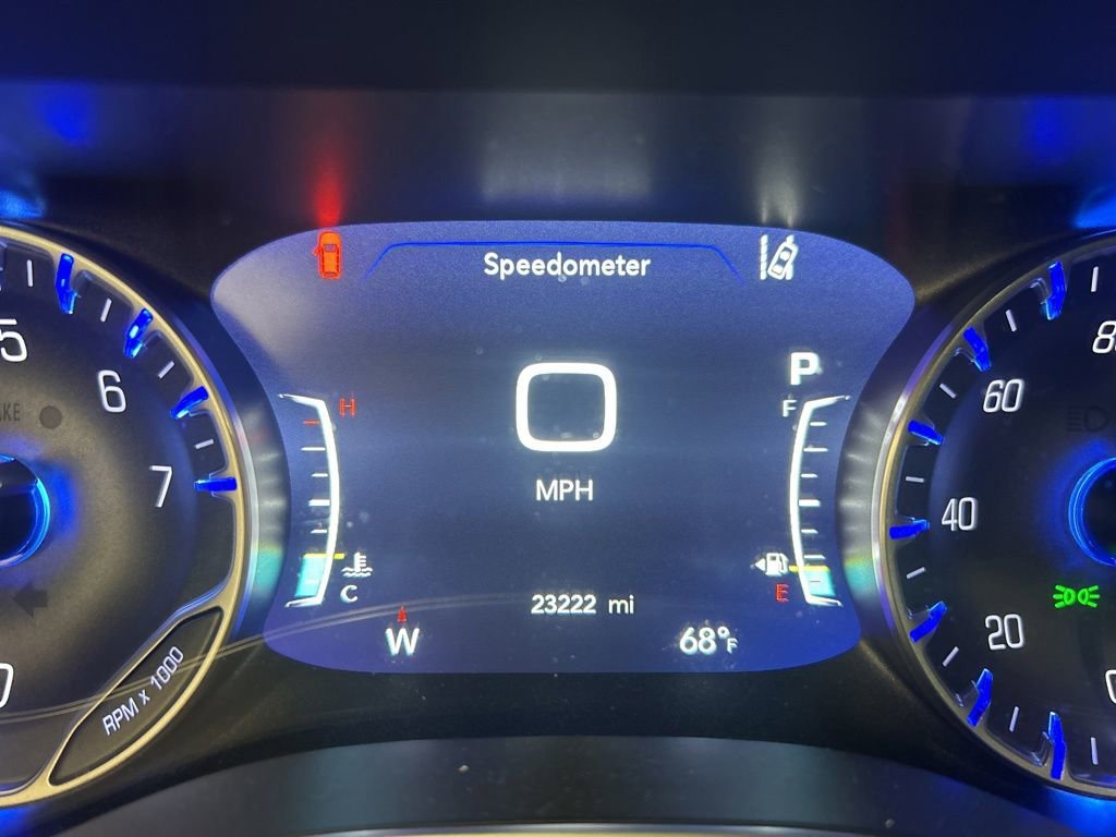 Used 2024 Chrysler Pacifica Limited w/ Uconnect Theater Family Group FWD image 19