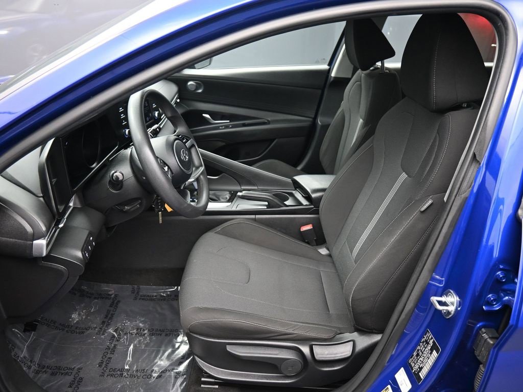 Certified 2023 Hyundai Elantra SE w/ Cargo Package image 18