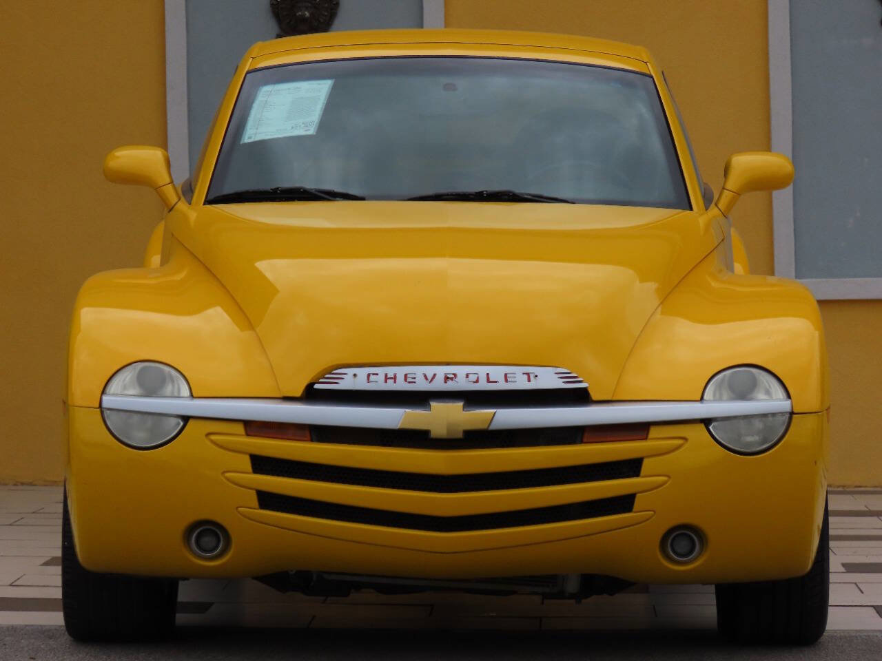 Used 2004 Chevrolet SSR w/ Preferred Equipment Group image 8