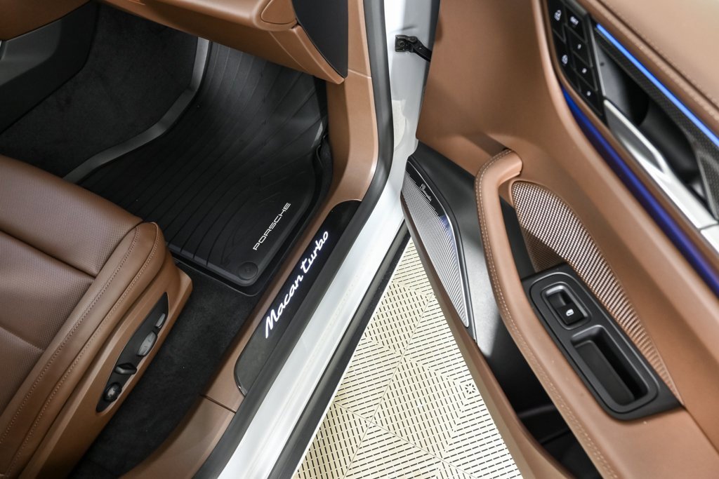 New 2025 Porsche Macan Turbo Electric image 27
