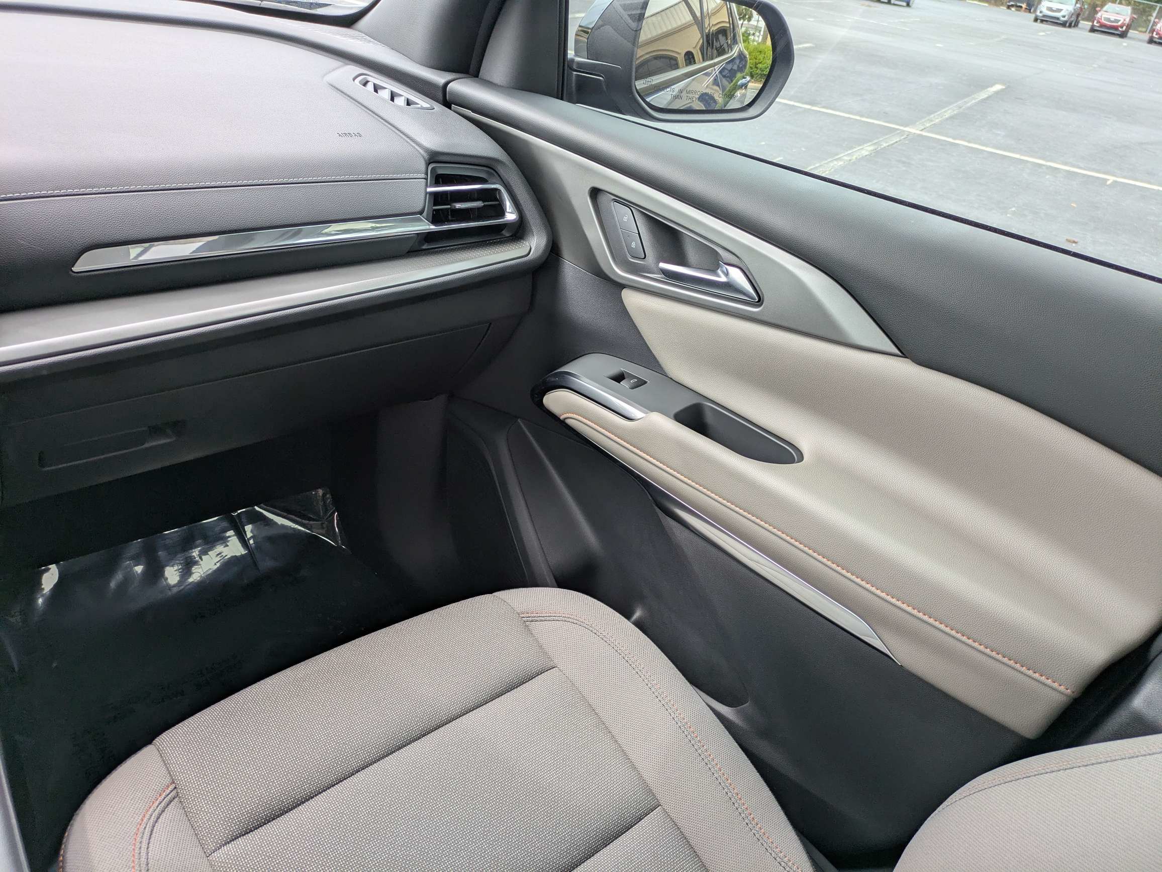 Used 2026 Chevrolet Traverse LT FWD image 15