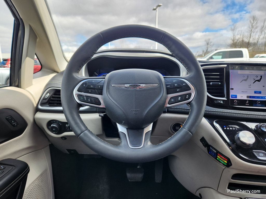 Used 2022 Chrysler Pacifica Touring-L FWD image 45