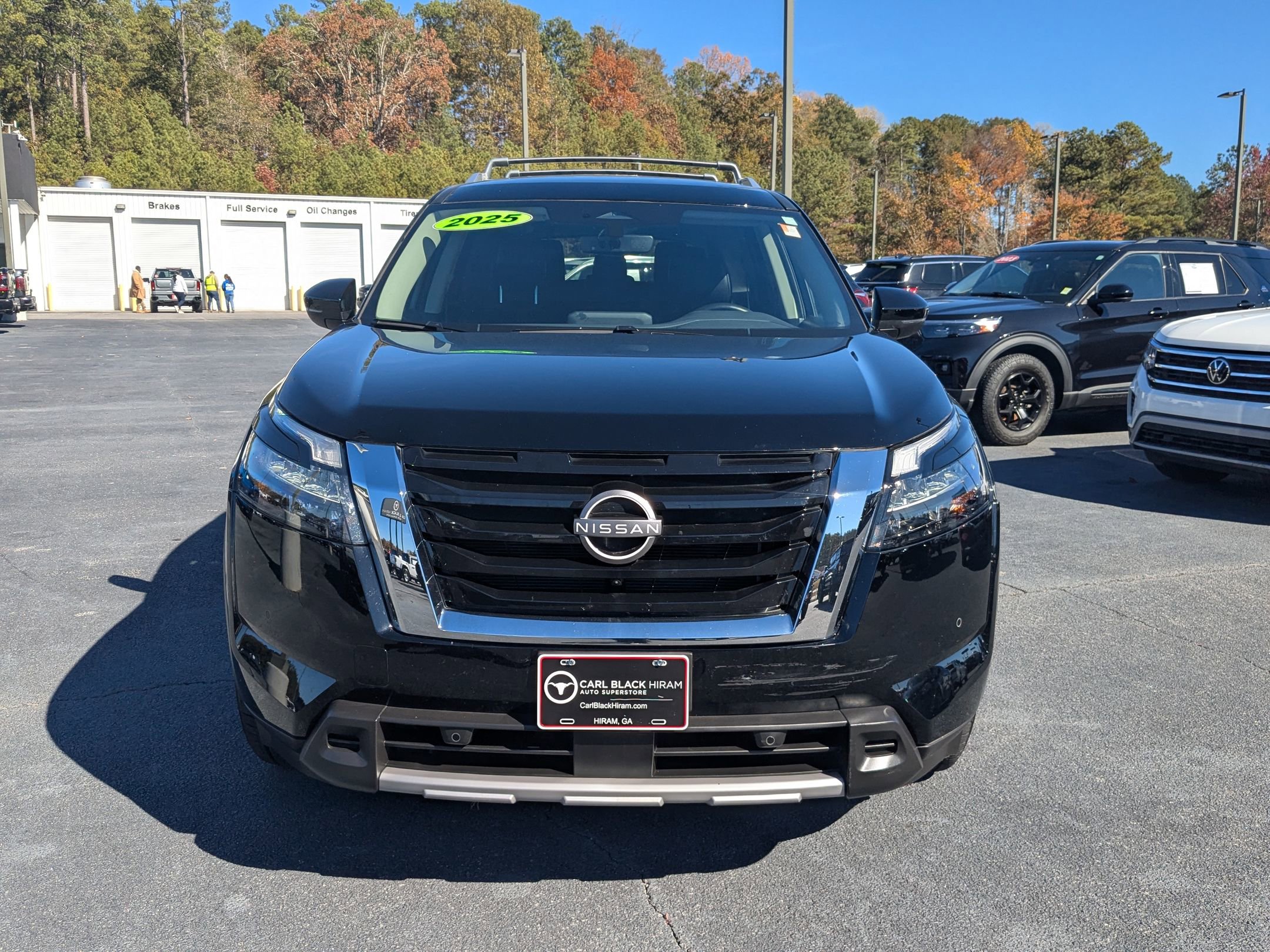 Used 2025 Nissan Pathfinder SL image 2