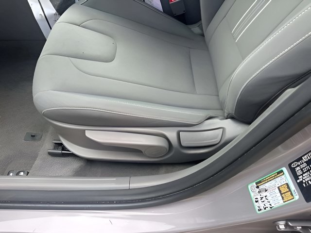 Used 2025 Hyundai Elantra SEL FWD image 14