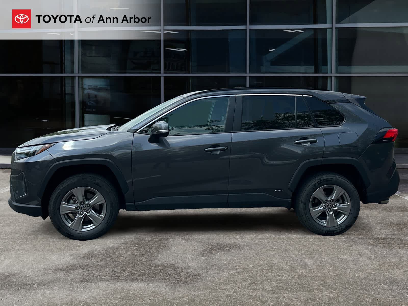 Used 2025 Toyota RAV4 XLE AWD/4WD image 3