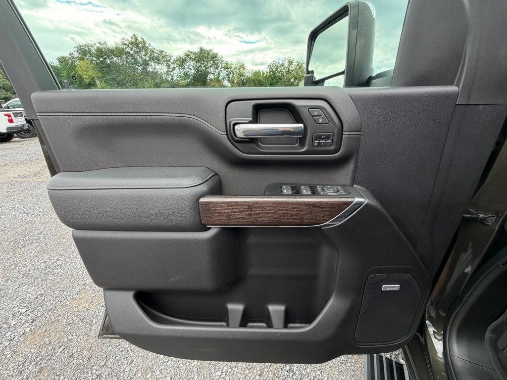 Used 2022 GMC Sierra 3500 Denali AWD/4WD image 5