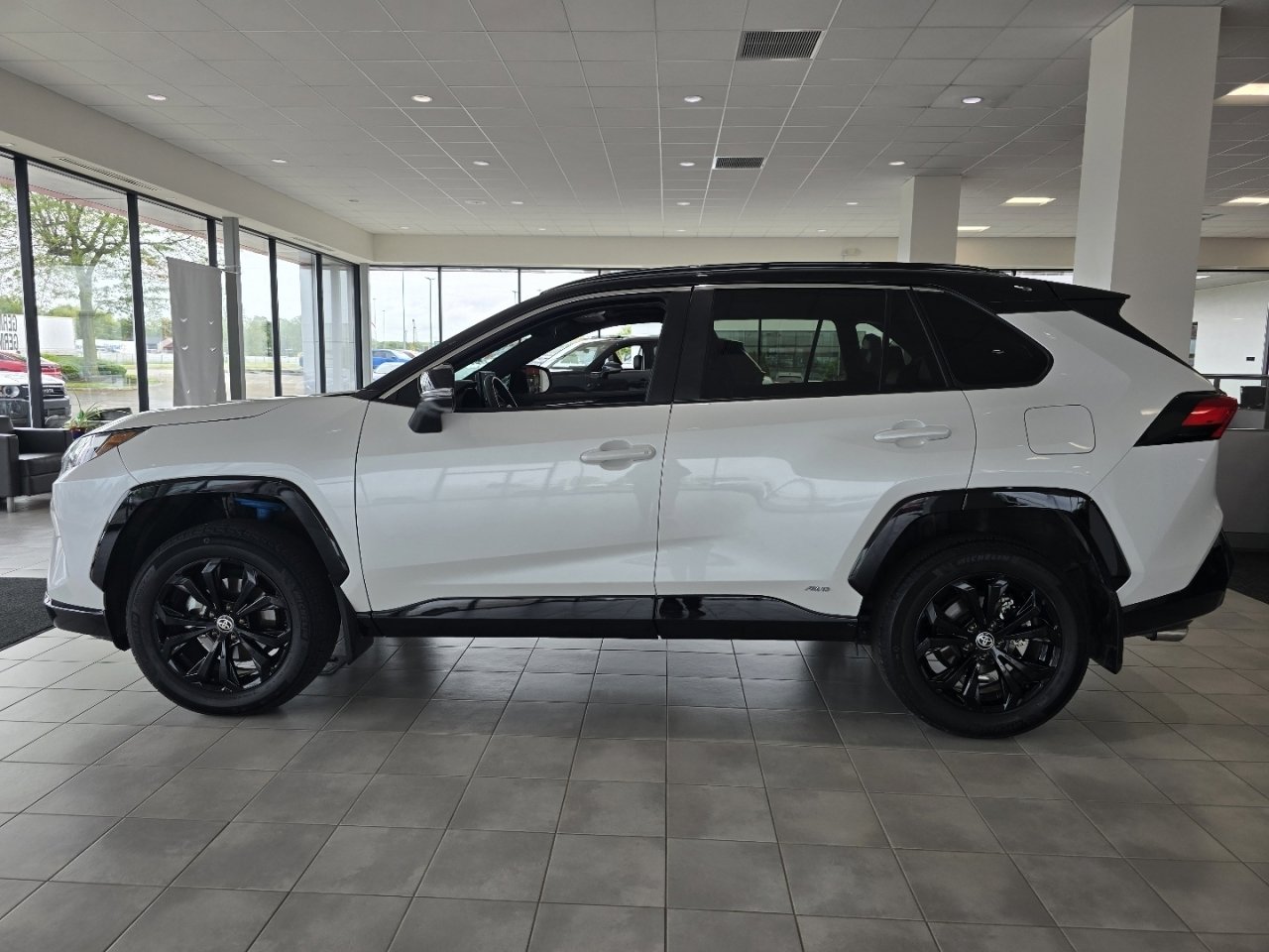 Used 2024 Toyota RAV4 XSE AWD/4WD image 12