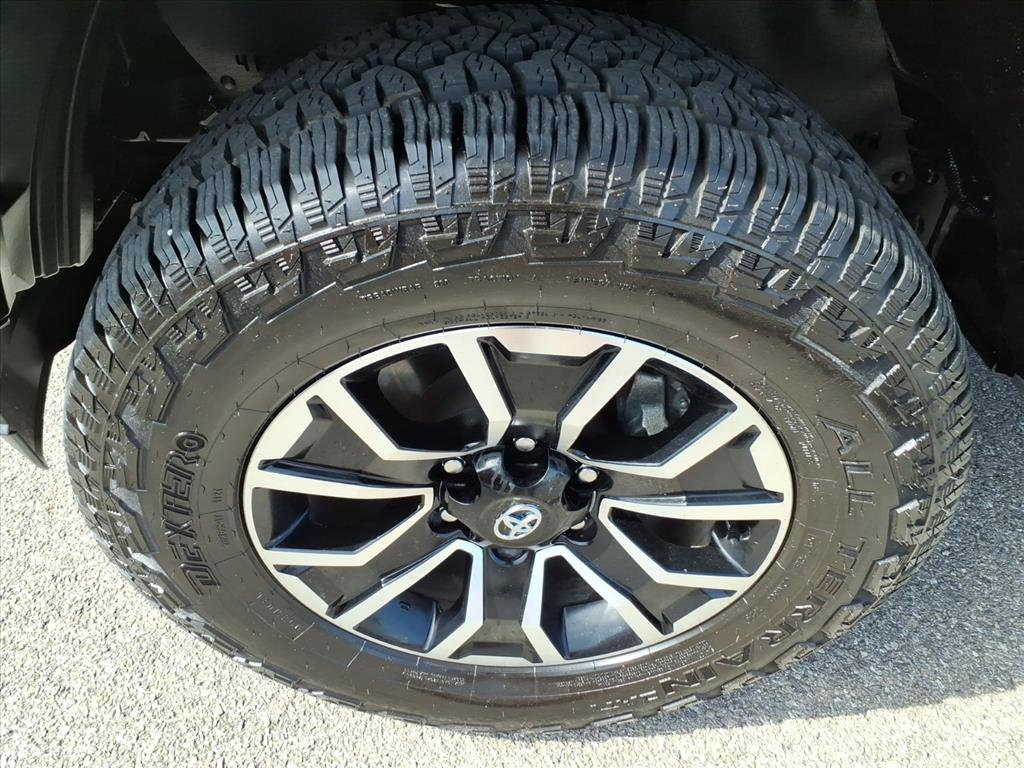 Used 2023 Toyota Tacoma TRD Sport w/ Technology Package AWD/4WD image 8