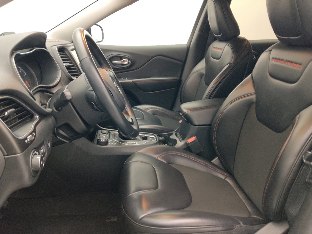Used 2019 Jeep Cherokee Trailhawk w/ Comfort/Convenience Group AWD/4WD image 17