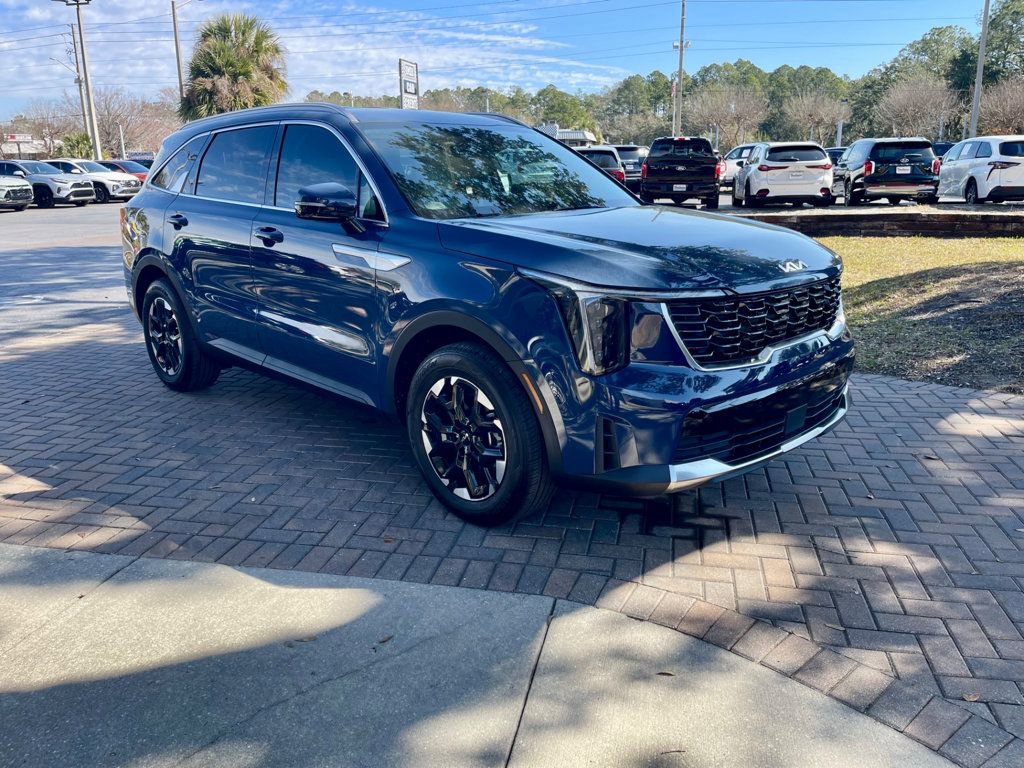 Used 2025 Kia Sorento S image 8