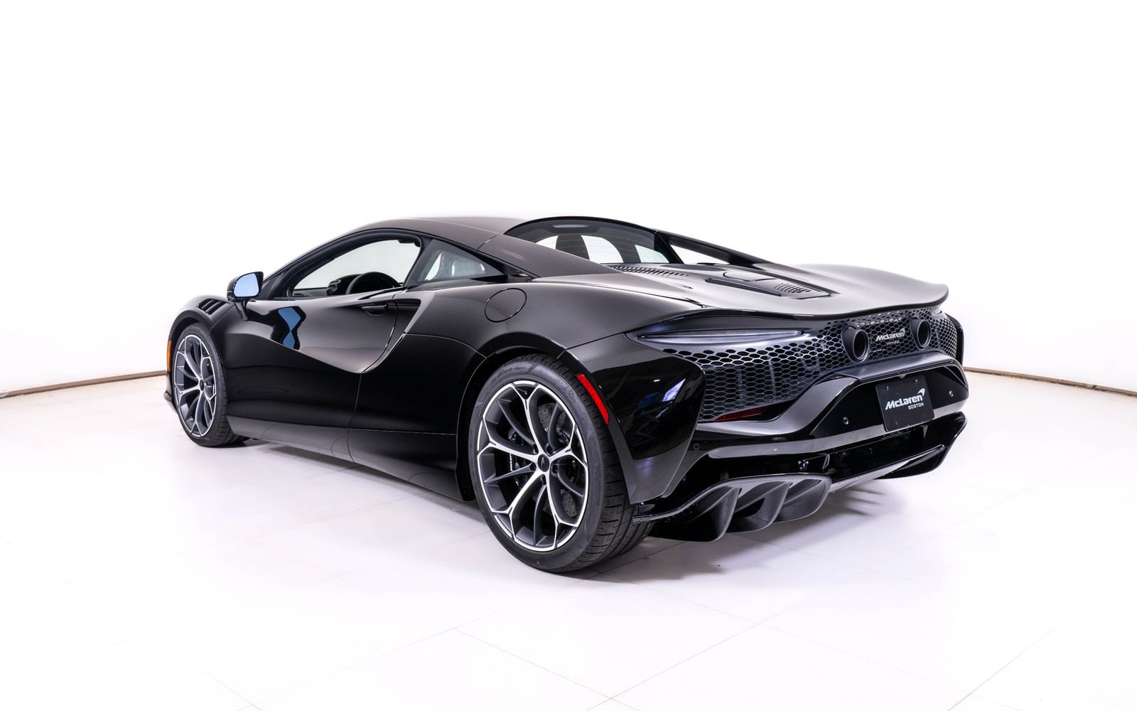 New 2026 McLaren Artura RWD image 3