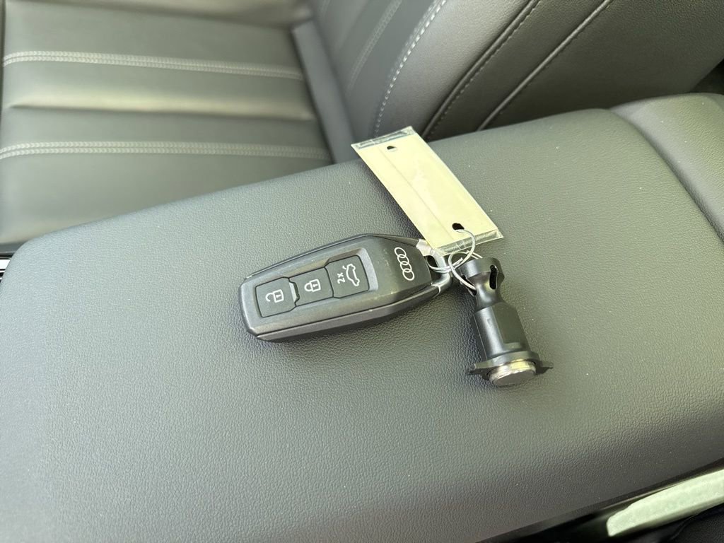 Used 2025 Audi A6 e-tron Premium Plus w/ Premium Plus image 29