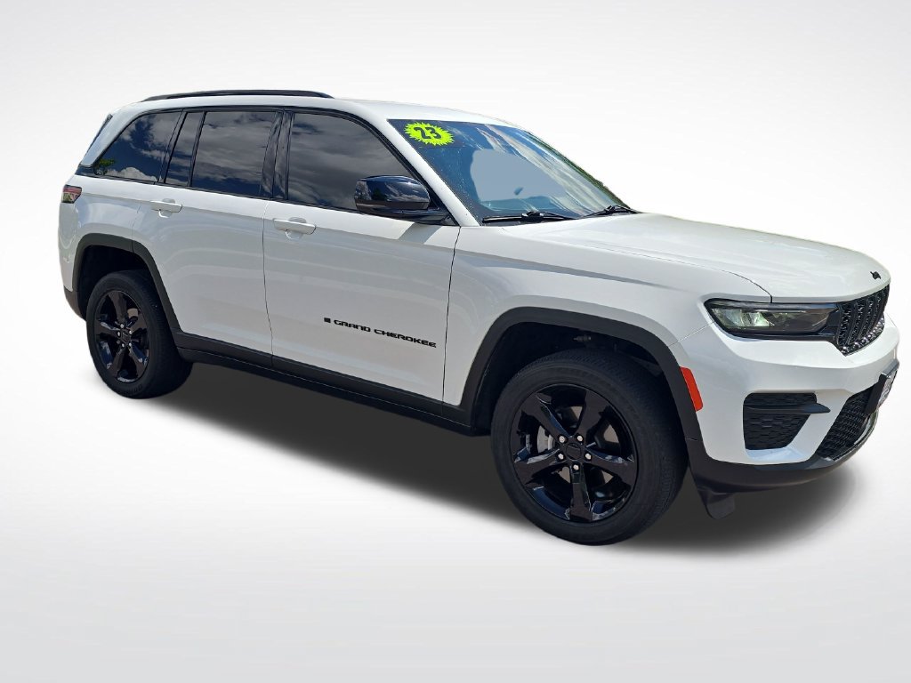 Used 2023 Jeep Grand Cherokee Altitude AWD/4WD image 9
