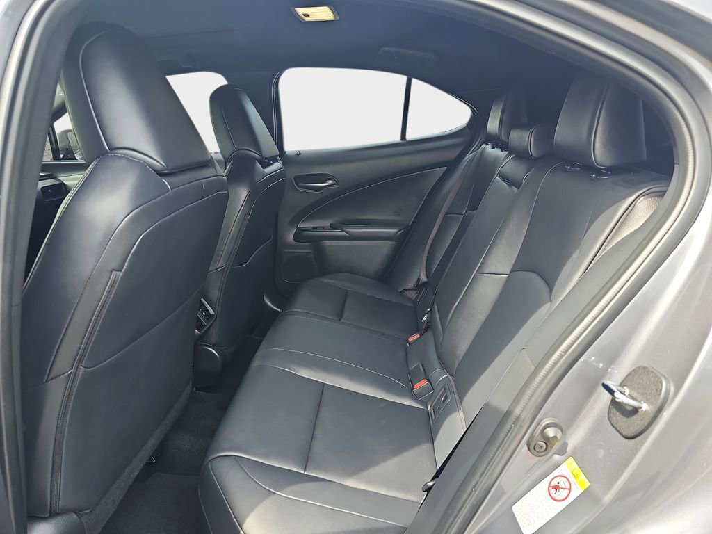 Used 2019 Lexus UX 200 FWD image 16