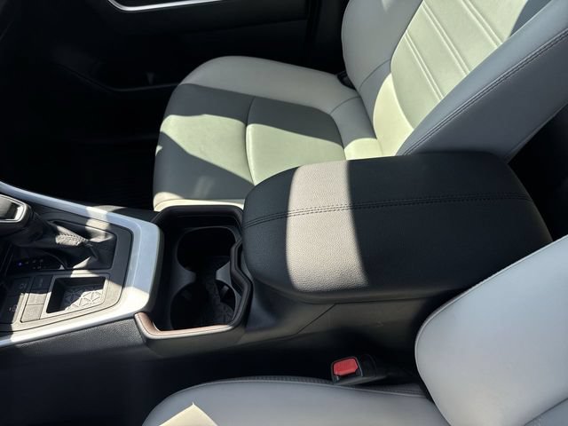 Used 2020 Toyota RAV4 Limited FWD image 22
