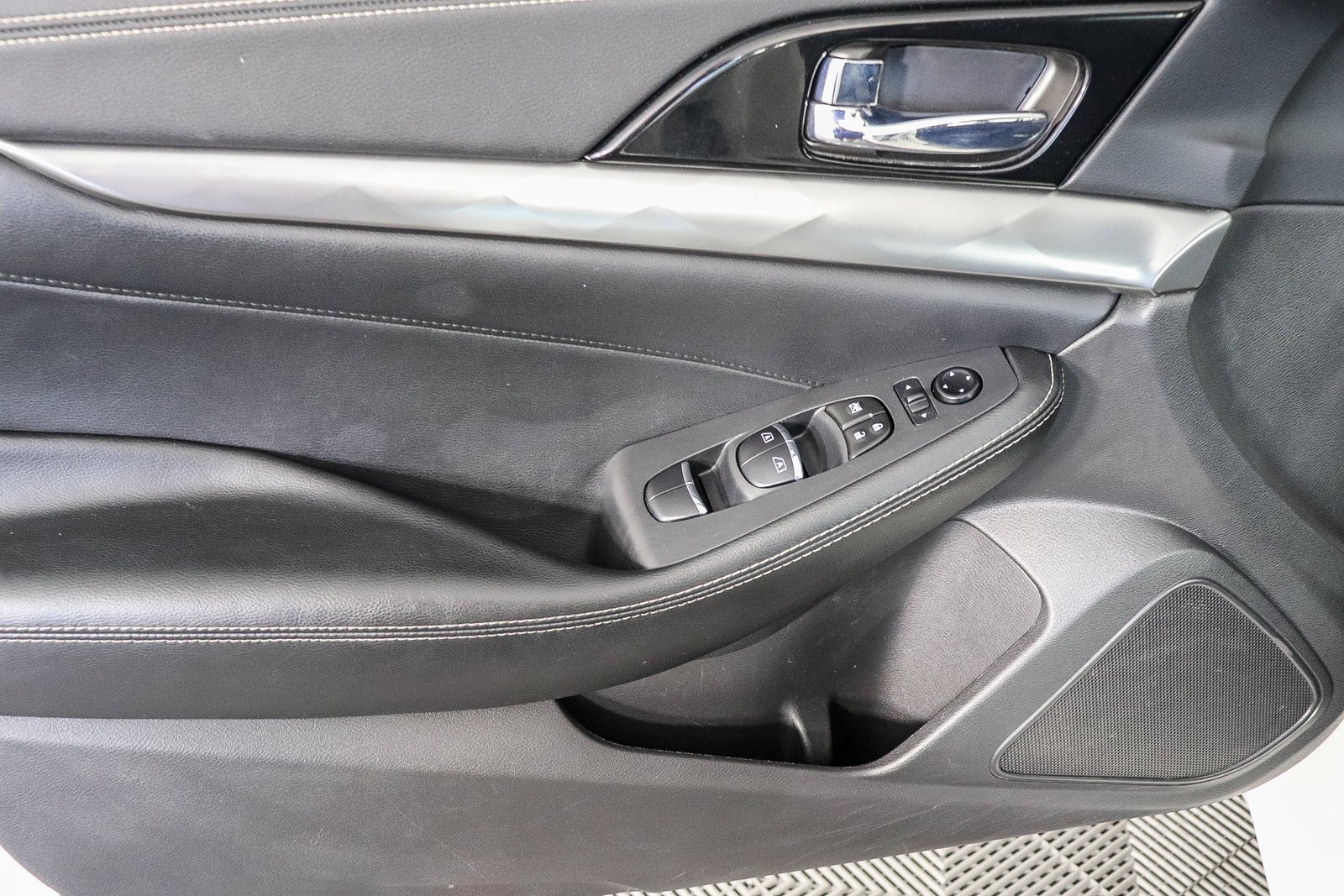 Used 2023 Nissan Maxima SV w/ Floor Mat Group image 22