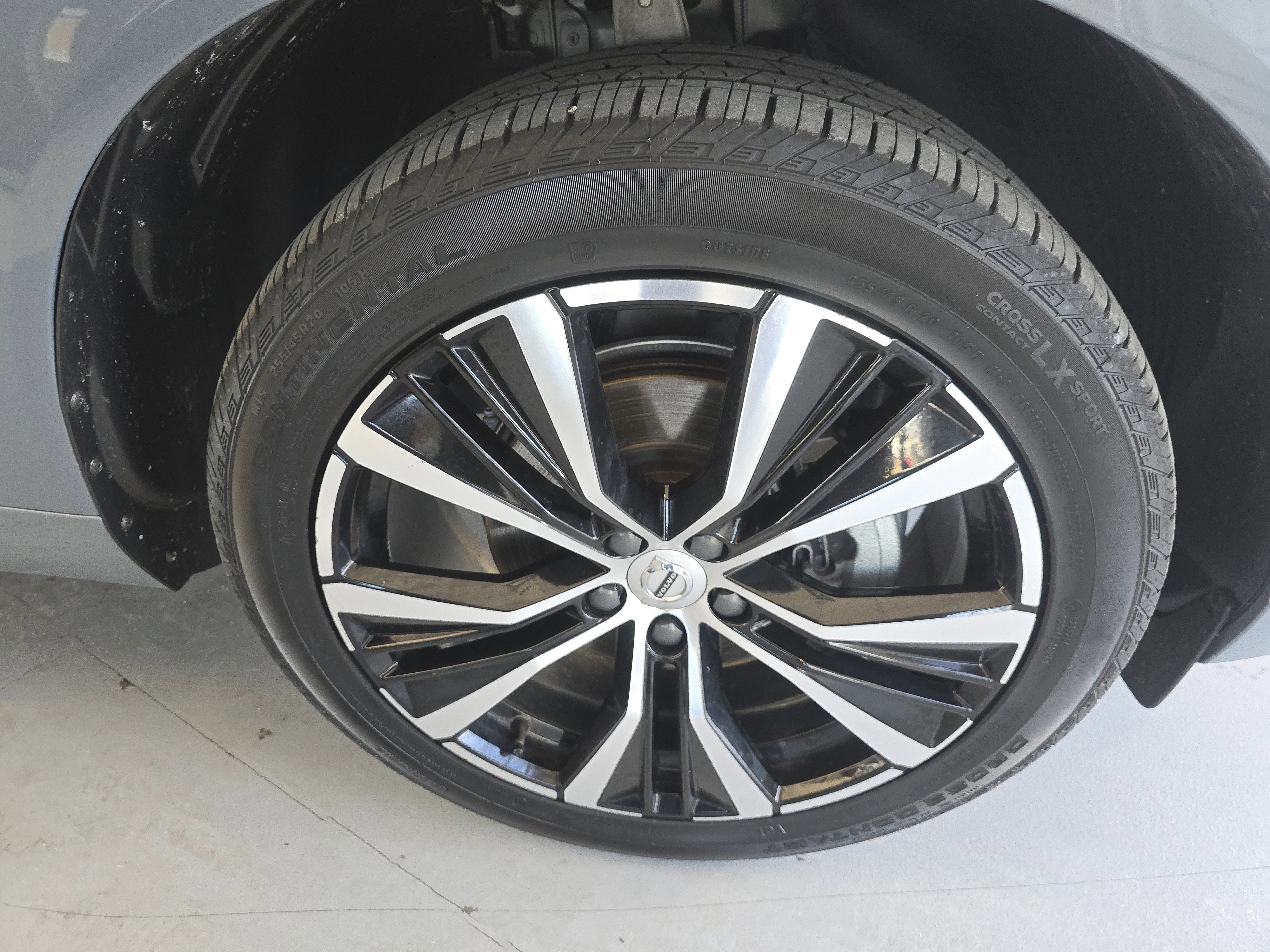 Used 2024 Volvo XC60 B5 Plus w/ Climate Package image 13