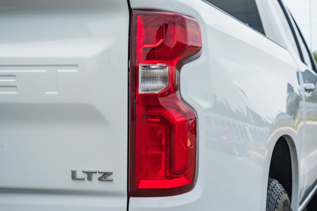 Used 2023 Chevrolet Silverado 1500 LTZ w/ LTZ Convenience Package II AWD/4WD image 8