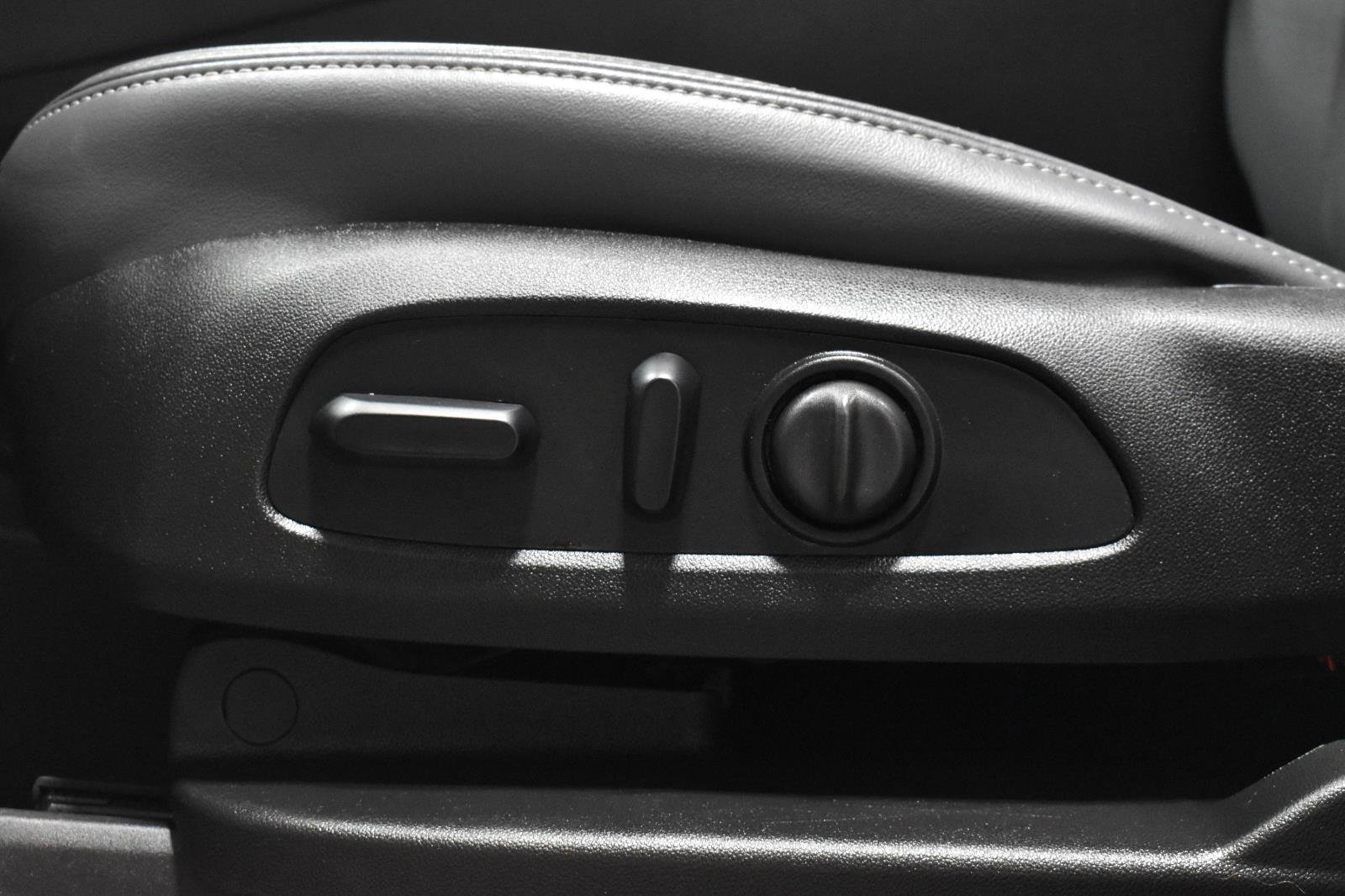 Used 2024 Buick Enclave Essence w/ Sport Touring Edition image 4