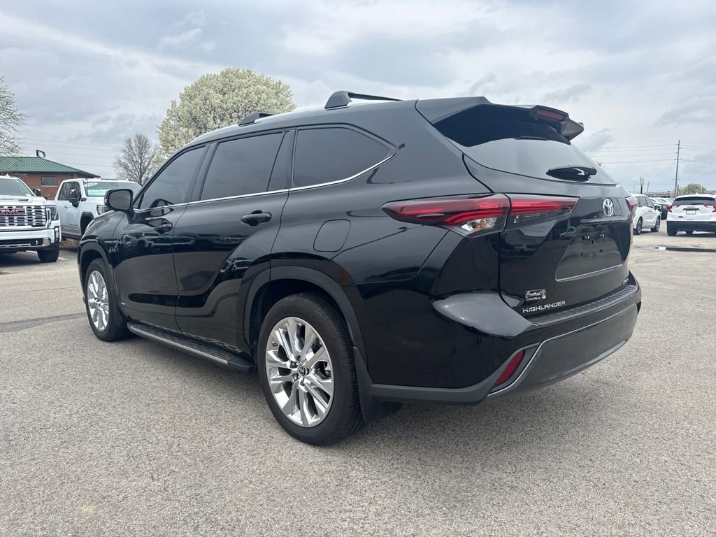 Used 2025 Toyota Highlander Limited image 3