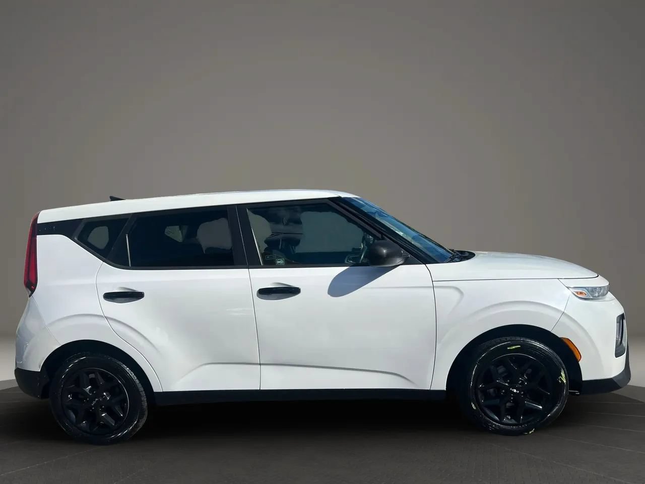 Used 2022 Kia Soul LX w/ Technology Package FWD image 4