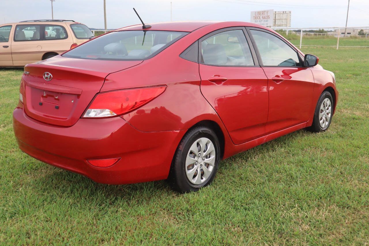 Used 2017 Hyundai Accent SE FWD image 2