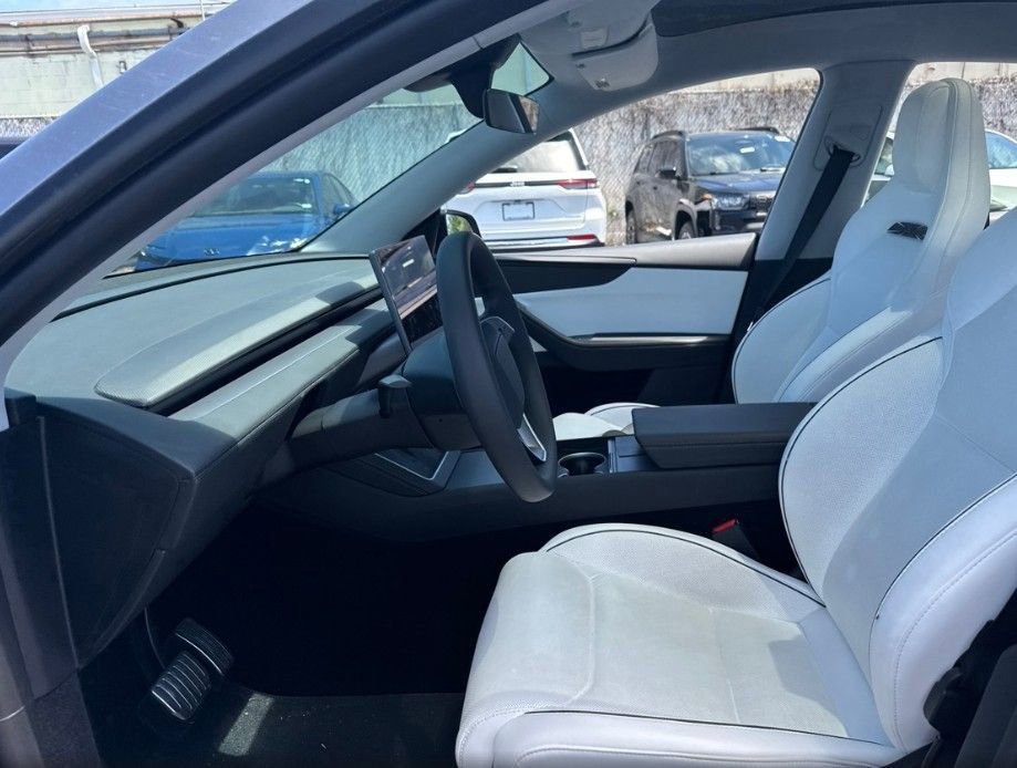 Used 2026 Tesla Model Y Performance image 9