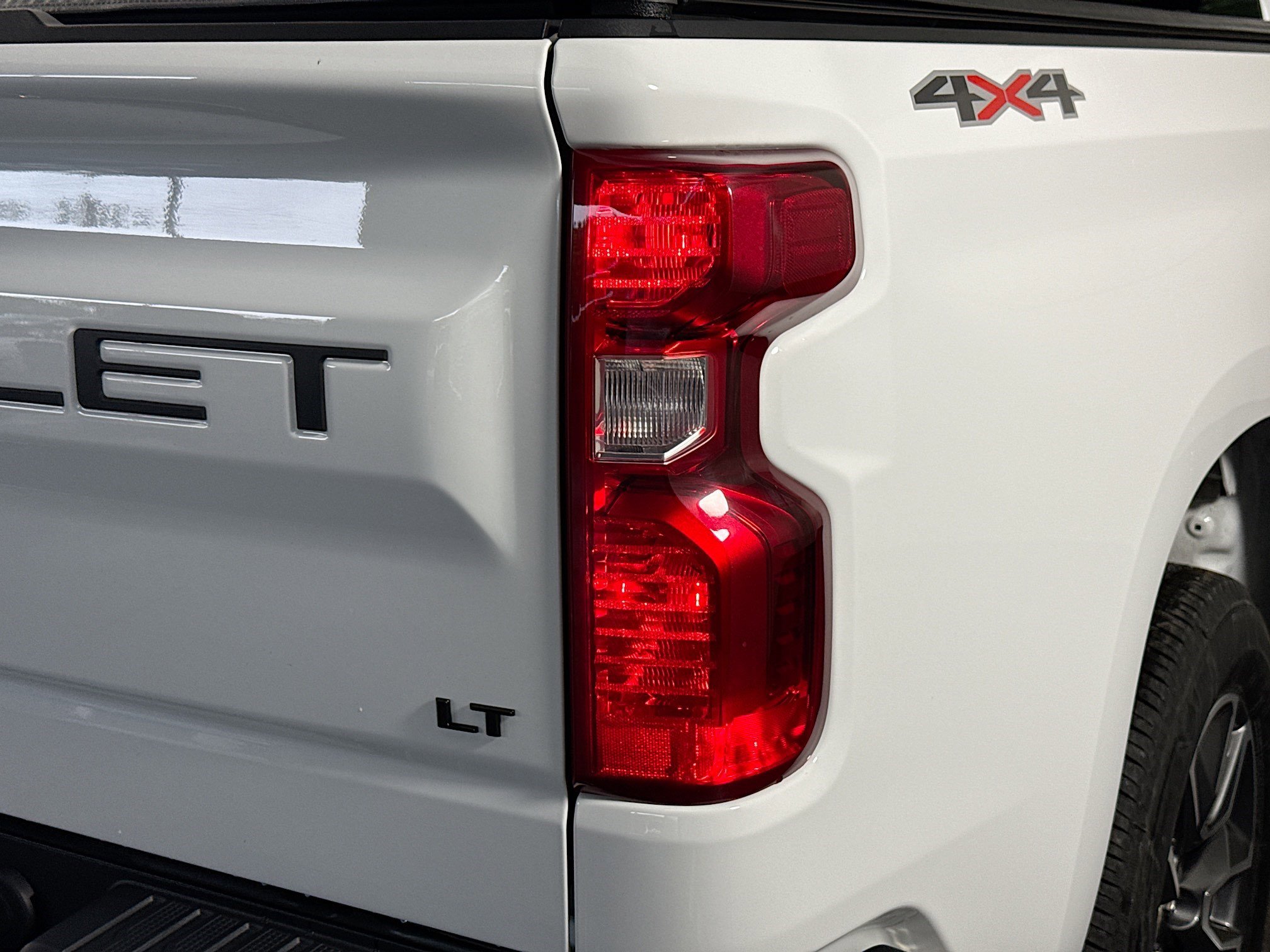 Used 2024 Chevrolet Silverado 1500 LT AWD/4WD image 33