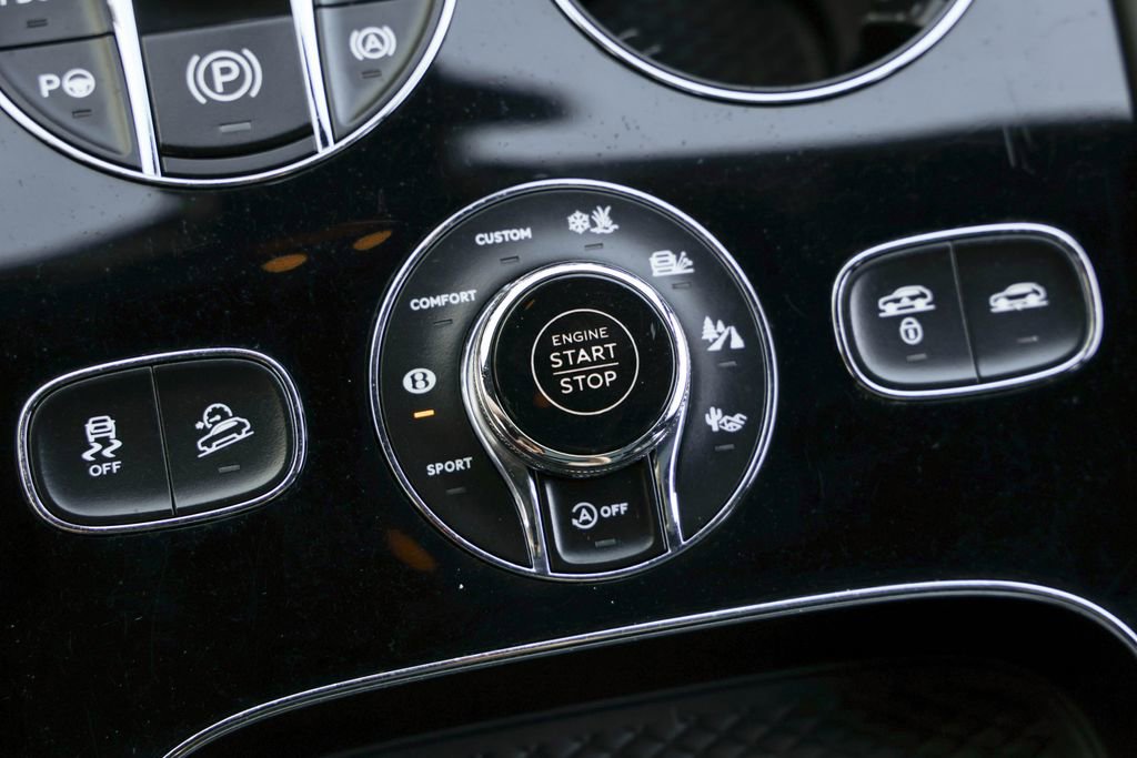 Used 2018 Bentley Bentayga AWD/4WD image 12
