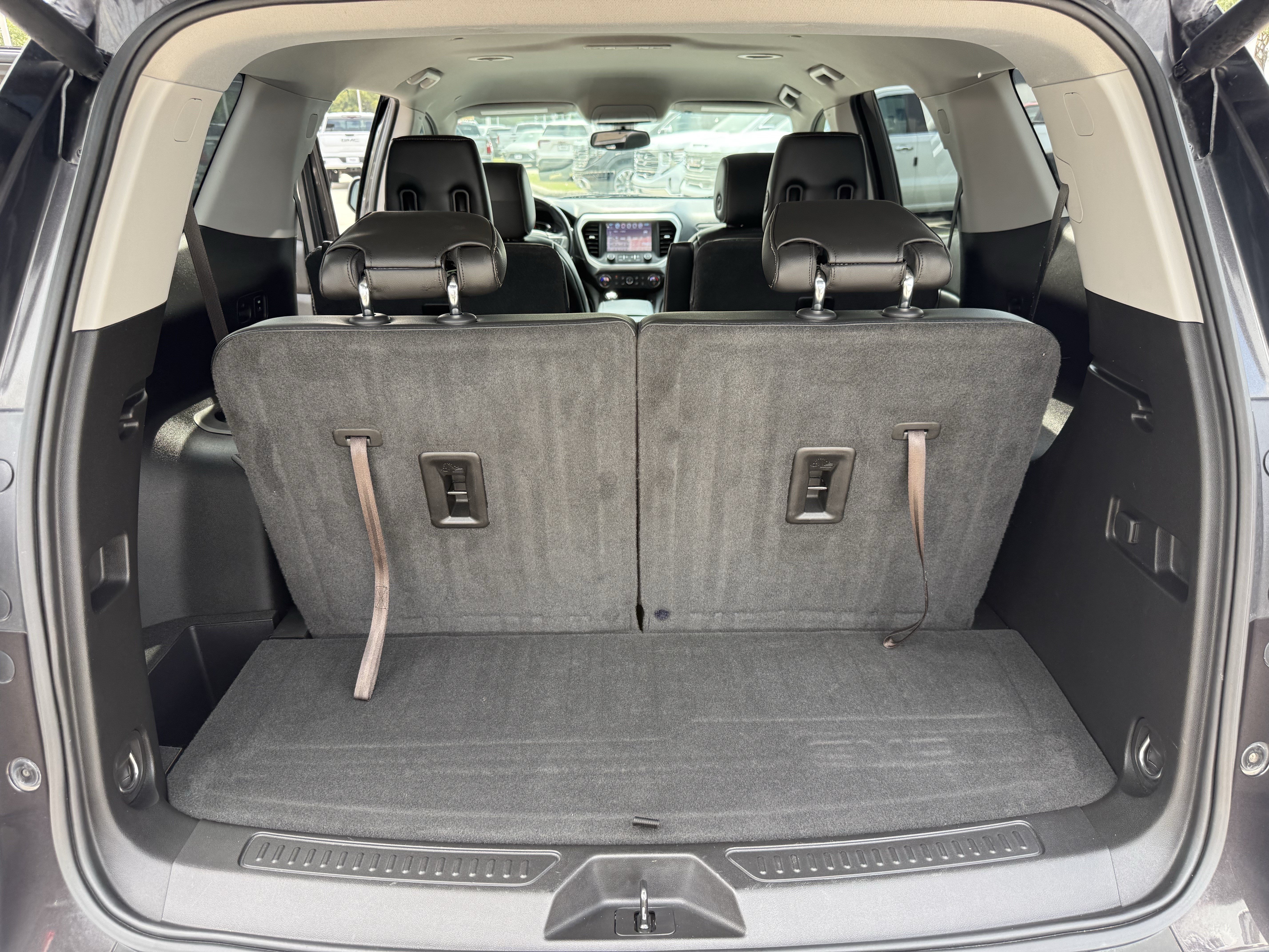 Used 2019 GMC Acadia SLT w/ LPO, Floor Liner Package FWD image 31