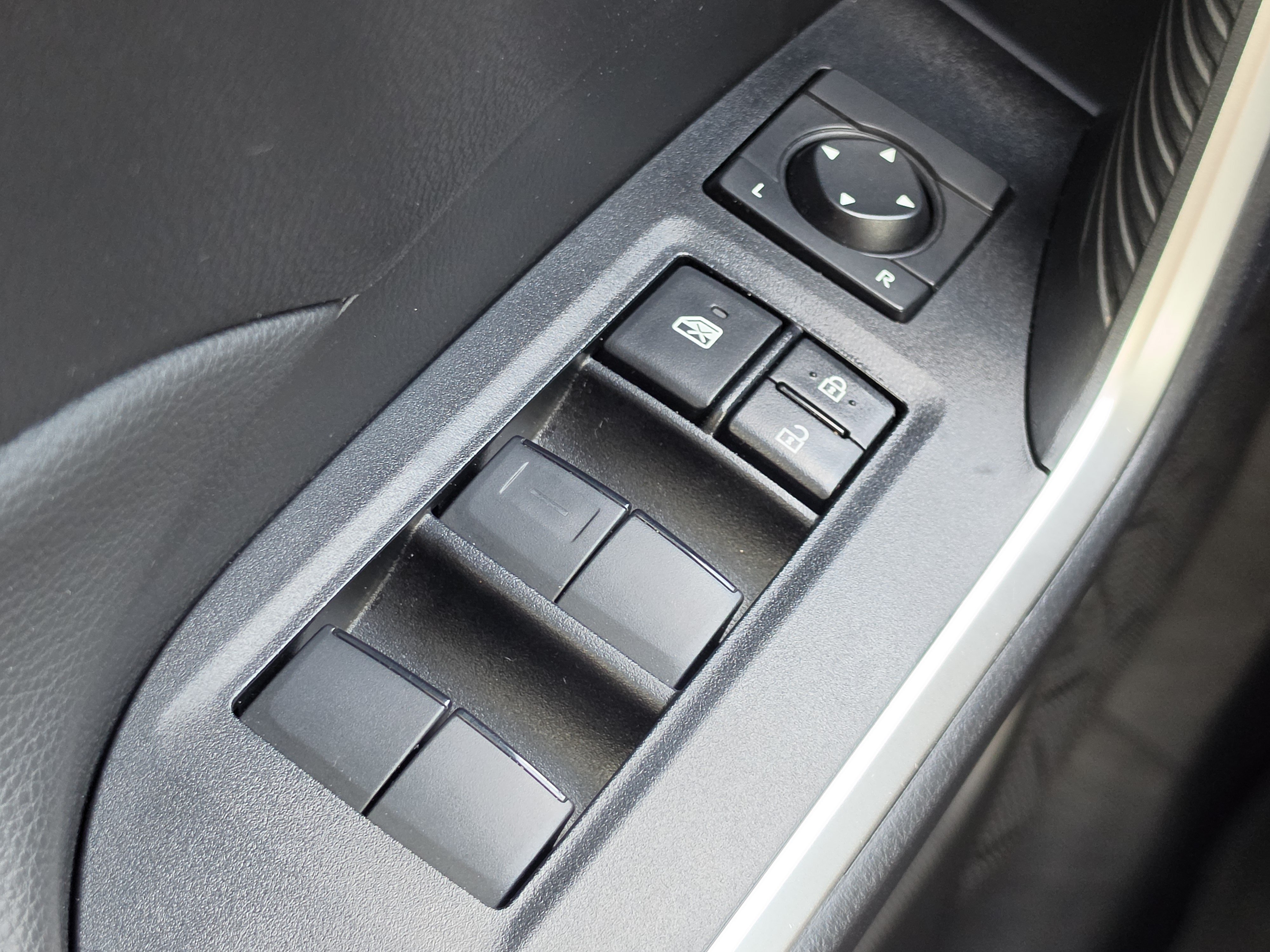 Certified 2025 Toyota RAV4 LE FWD image 14