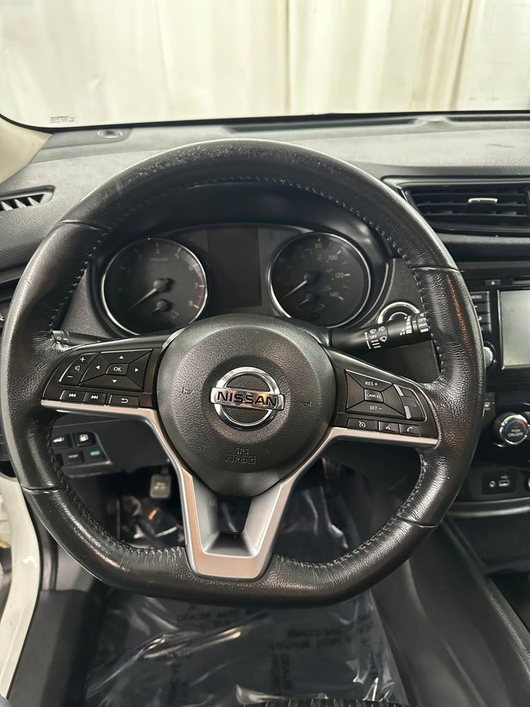 Used 2018 Nissan Rogue SV image 16
