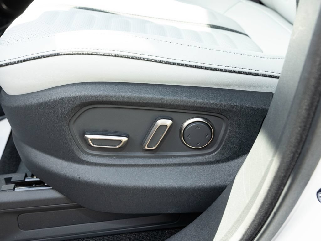 Used 2023 Rivian R1S Launch Edition AWD/4WD image 24