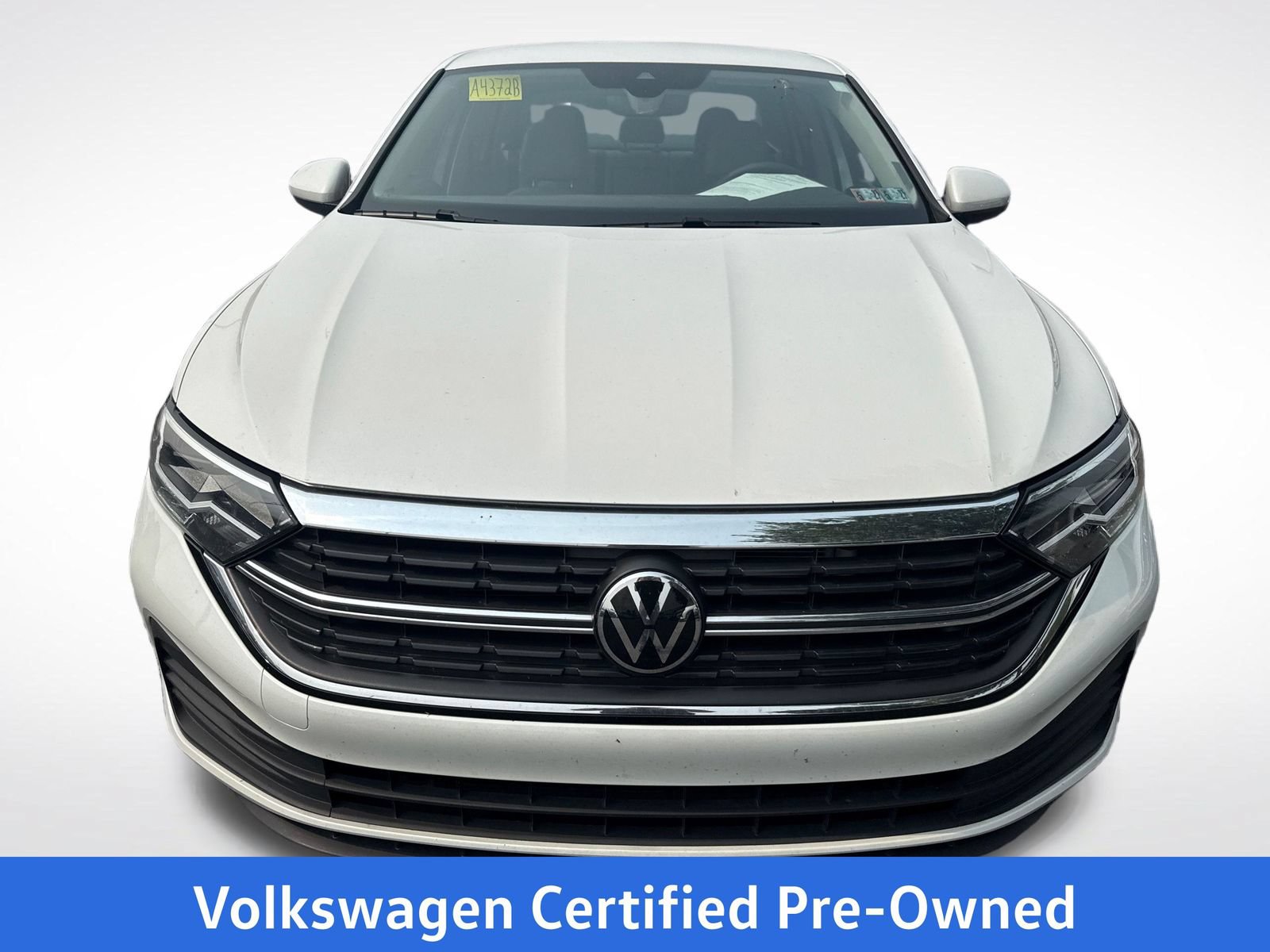 Used 2023 Volkswagen Jetta SE FWD image 9